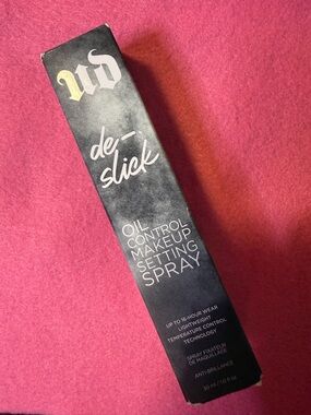 Urban Decay De-Slick Oil Control Makeup Setting Spray - Black